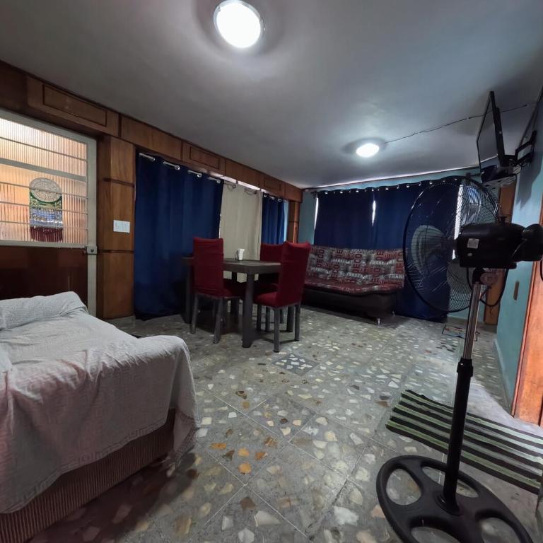 DEPARTAMENTO HOSPEDAJE DE LA ROSA ENFRENTE DE TERMINAL 2 WIFI free - Apartment - Ground Floor - 4