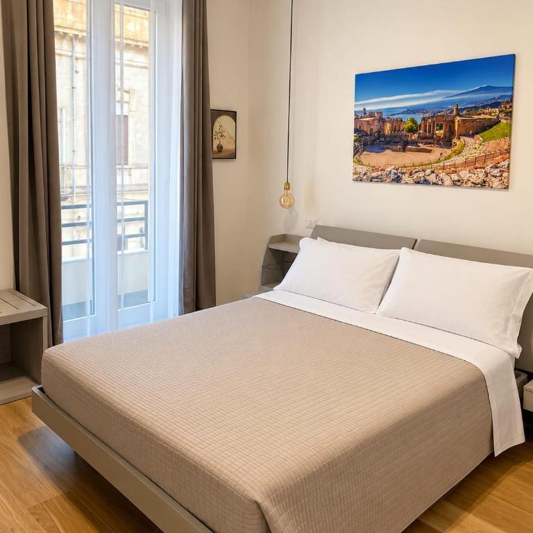 Rooms & Tours - Deluxe Room - 1