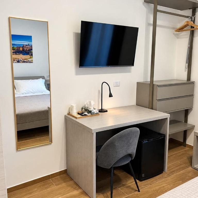 Rooms & Tours - Deluxe Room - 2