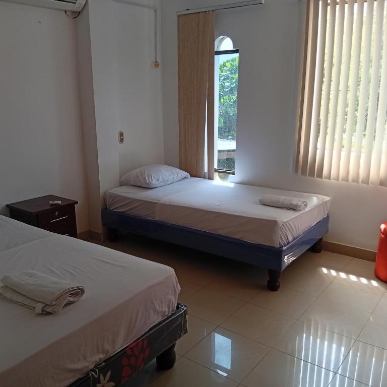 Hostal Oasis - Habitación Doble - 2 camas - 8