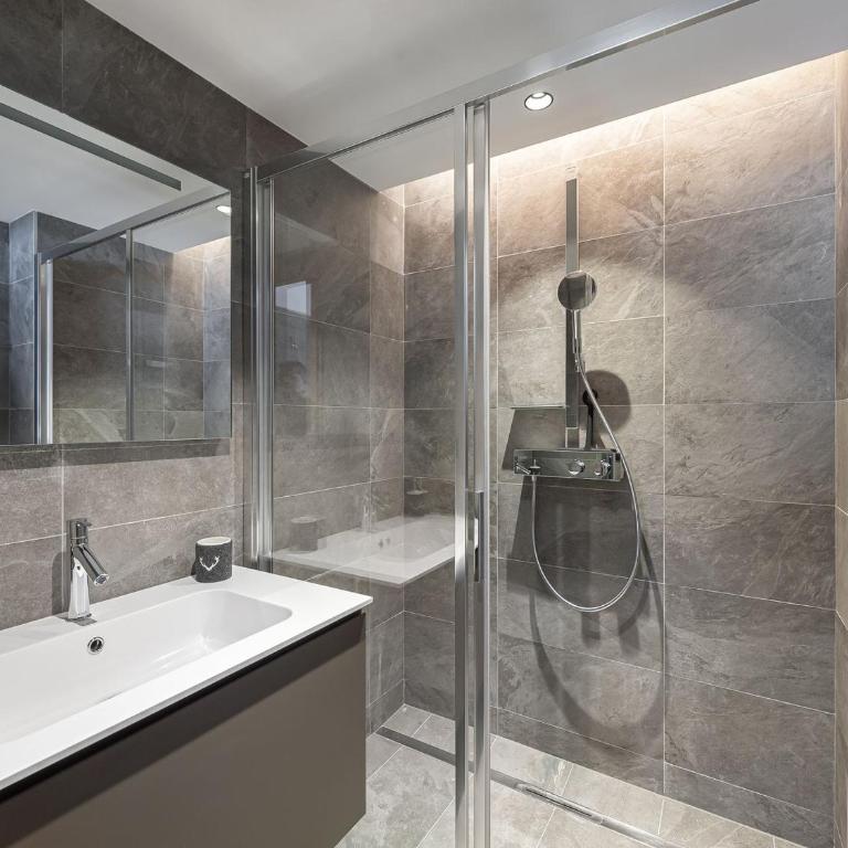 Appartement neuf avec terrasse, 2 chambres près des pistes, sauna, hammam, salle de sport, parking - Appartement 2 Chambres - 16