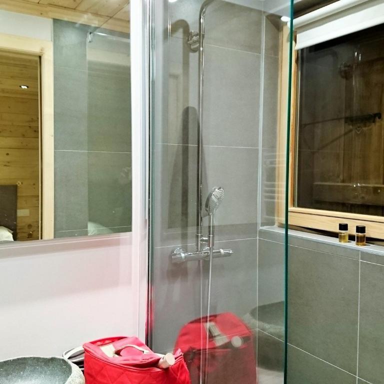 Appartement luxe 130m² avec sauna, jacuzzi à La Tania - WIFI, parking - Three-Bedroom Apartment - 15