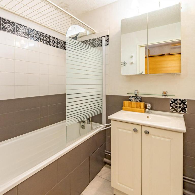 Studio moderne 4 pers. pied des pistes, parking gratuit - FR-1-807-45 - Estudio - 13
