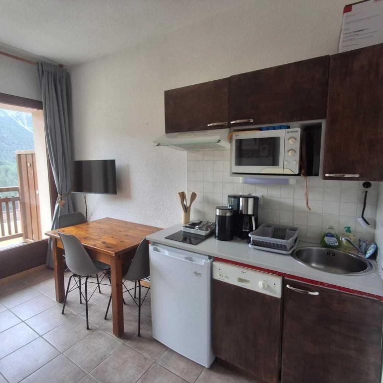 Studio charmant 4 pers, vue montagnes, parking inclus - Studio - 1