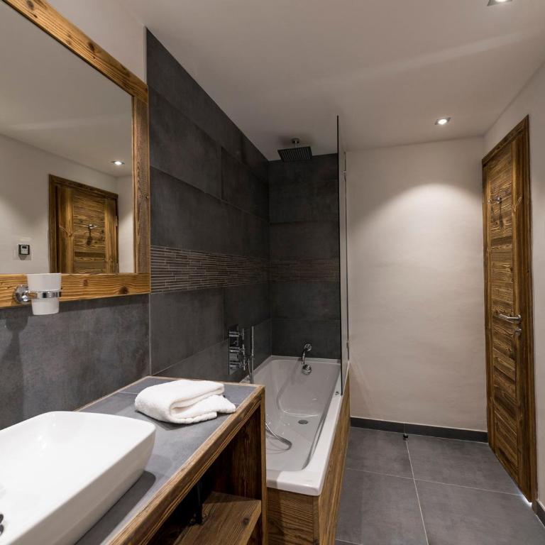 Courchevel 1850 Appart Ski-in/Ski-out 6 pers avec Parking - Three-Bedroom Apartment - 9