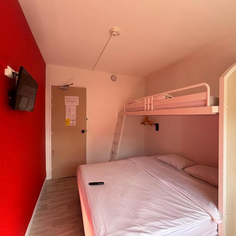 Unisotel Colmar Parc Des Exposition EX F1 - Chambre Triple avec Salle de Bains Commune - 11