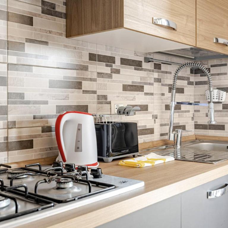 Parking, FCO Airport & Beach - River Breeze - Apartamento de 1 Dormitorio con balcón y vistas a la ciudad - 9