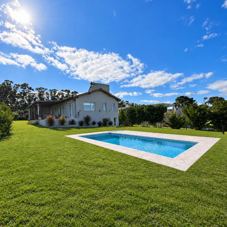 Chalet con piscina en Barrancas de San Benito- Playa los Lobos Chapadmalal - Casa de 3 dormitorios - 1