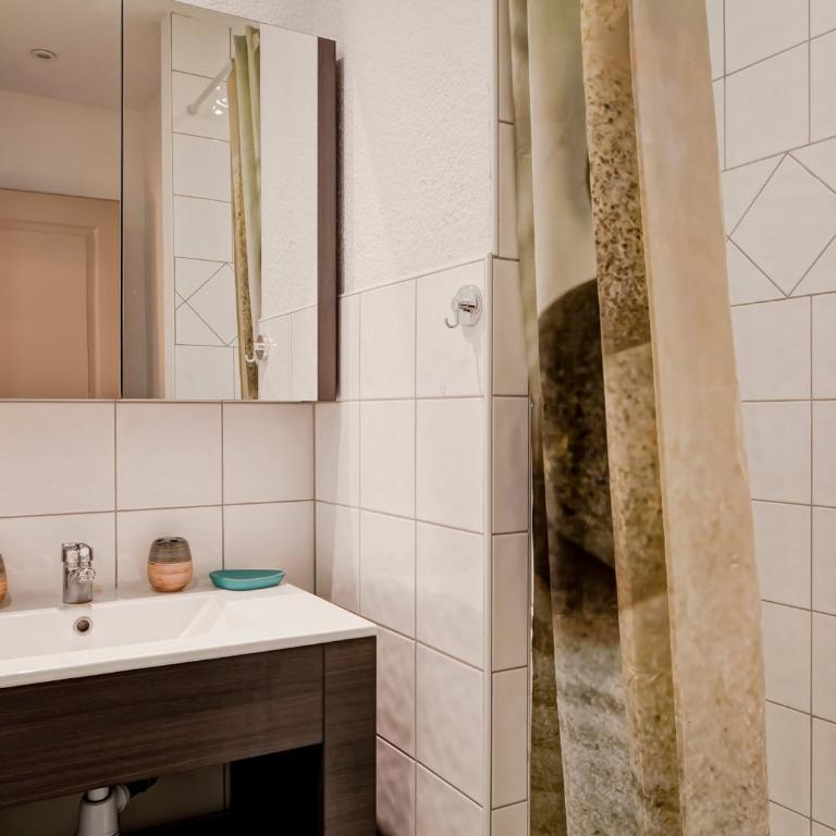 Confort 2 Pièces au Centre avec Wi-Fi et Parking - Appartement 1 Chambre - 14