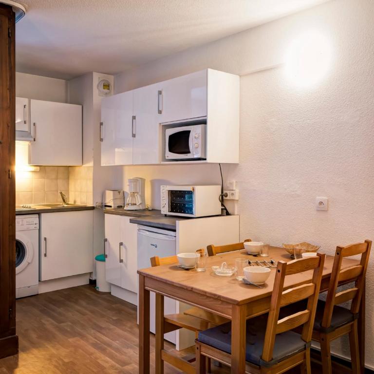 Studio 4 Pers avec WiFi et Parking à Brides-les-Bains - Studio - 11