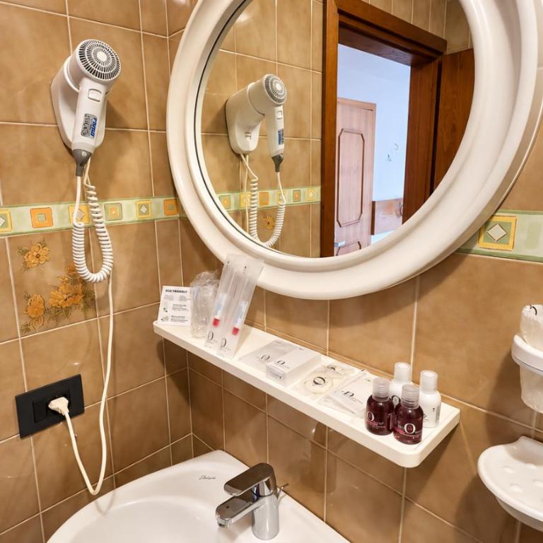 Inter Hotel B&B - Camera Matrimoniale Deluxe - 4