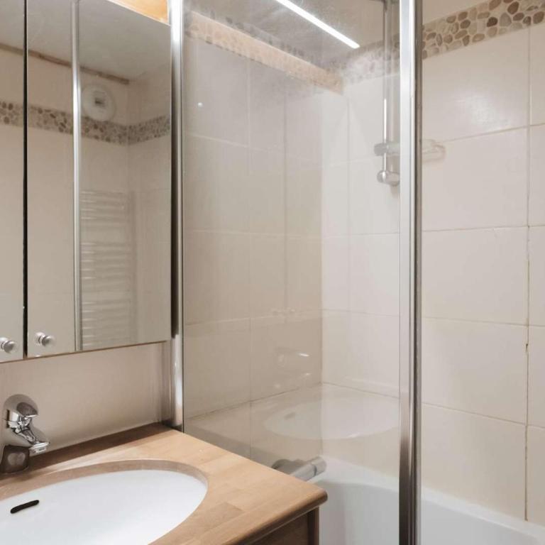 Appartement cosy pour 4 pers. avec départ ski aux pieds, proche commodités et pistes - FR-1-545-17 - Appartement (4 Adultes) - 11
