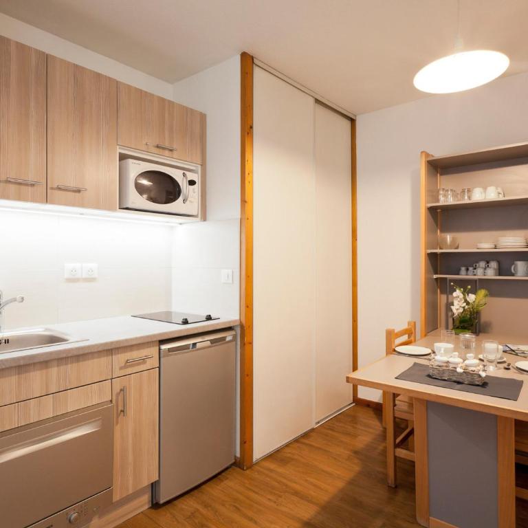 Studio 4 Pers avec Balcon, WiFi et Parking - Studio - 15