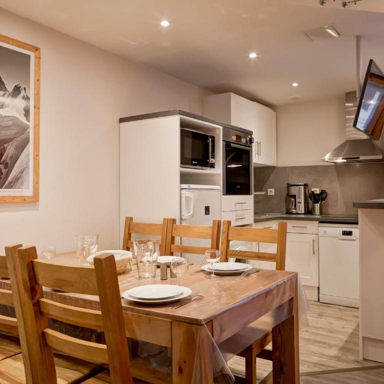 Appartement 4 pièces avec balcon, internet, parking au centre de Brides-les-Bains - Appartement 3 Chambres - 13