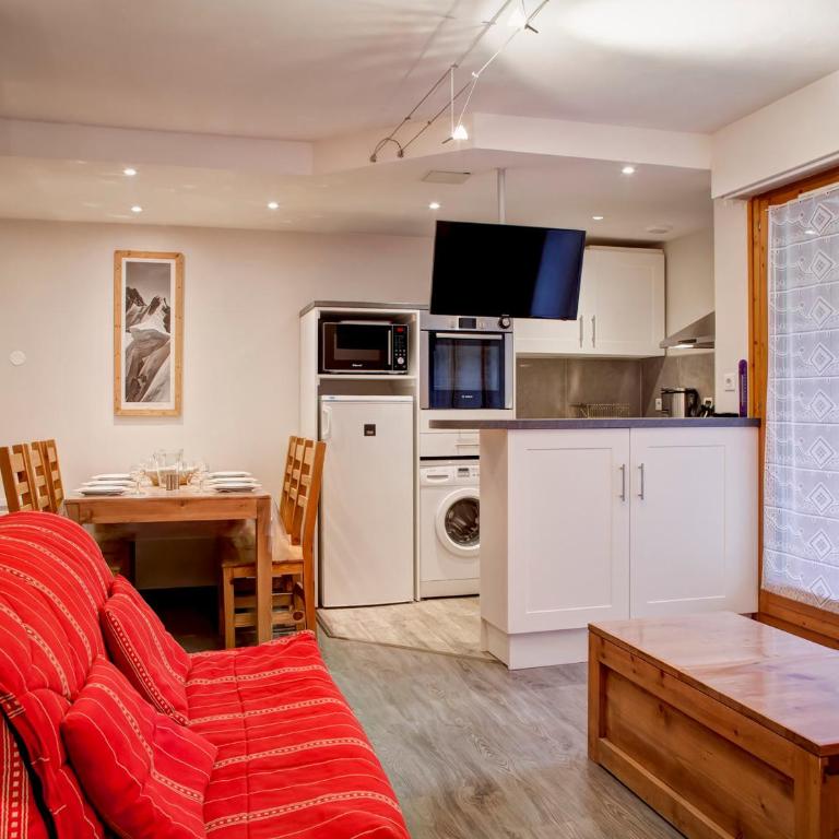 Appartement 4 pièces avec balcon, internet, parking au centre de Brides-les-Bains - Appartement 3 Chambres - 1