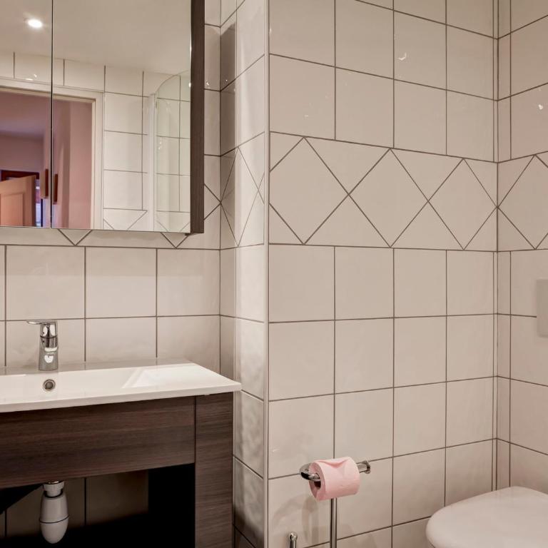 Appartement 4 pièces avec balcon, internet, parking au centre de Brides-les-Bains - Appartement 3 Chambres - 14