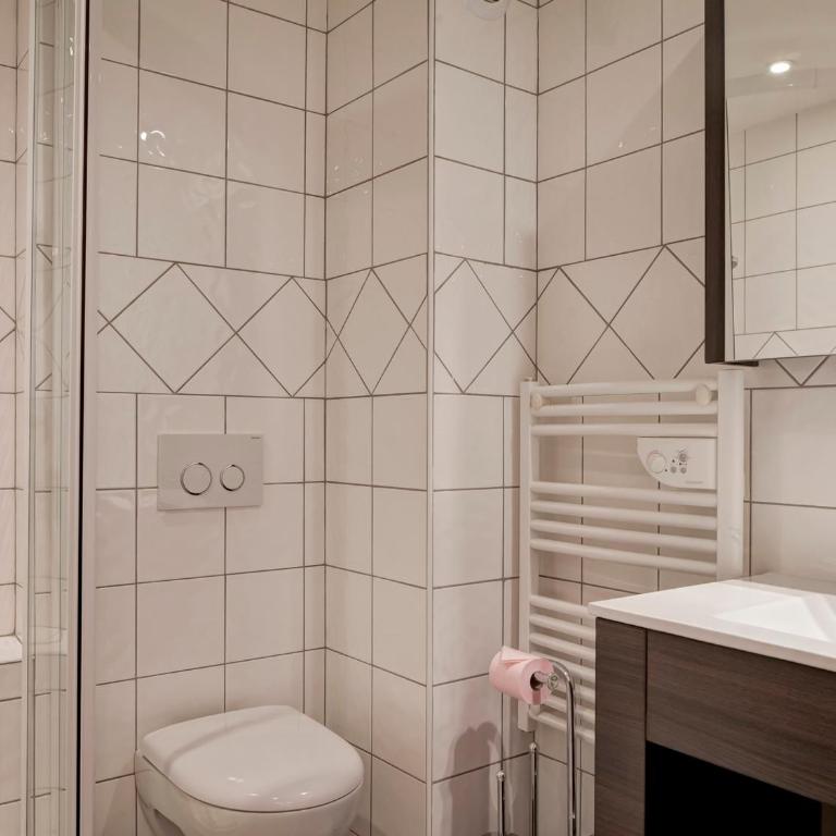 Appartement 4 pièces avec balcon, internet, parking au centre de Brides-les-Bains - Appartement 3 Chambres - 17