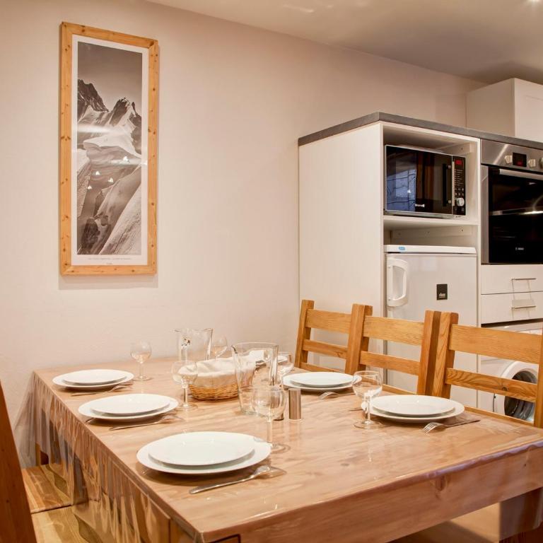 Appartement 4 pièces avec balcon, internet, parking au centre de Brides-les-Bains - Appartement 3 Chambres - 18