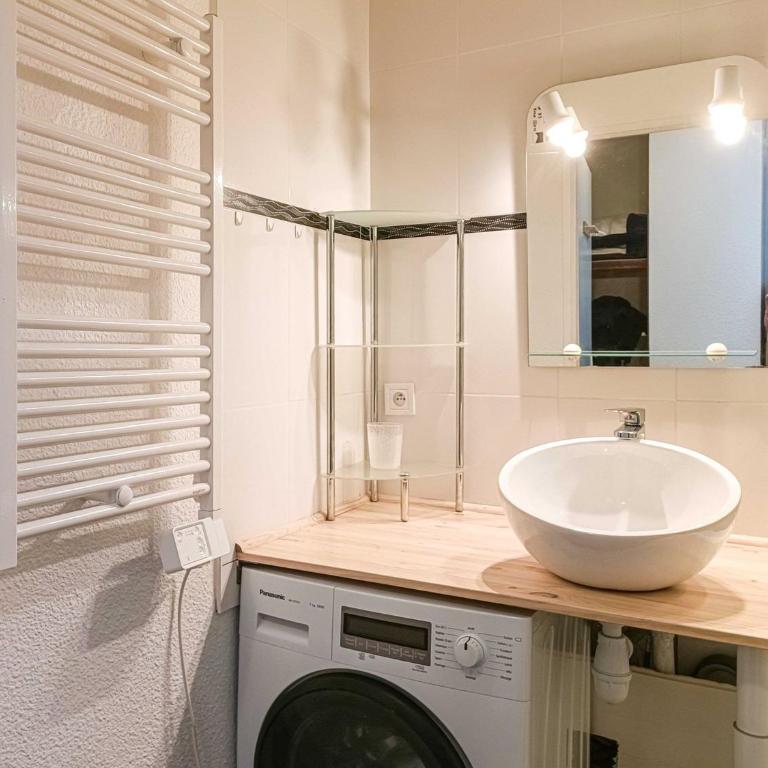 Studio avec balcon au centre de Brides-les-Bains, WiFi et parking - Studio - 14