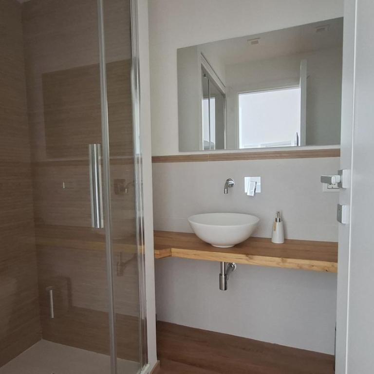 Nova Domus Comfort Rooms Alghero - Camera Familiare con Bagno Privato - 5