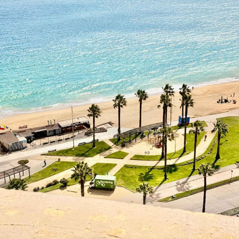 Spacious beachfront and steps from the mall - Apartamento - 38