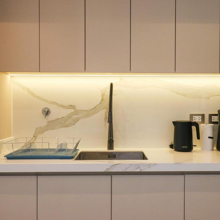 Lord Cochrane by Wynwood House - Two-Bedroom Apartment with Balcony - 6