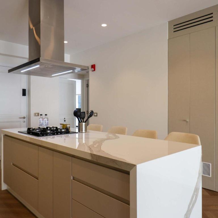 Lord Cochrane by Wynwood House - Two-Bedroom Apartment with Balcony - 8