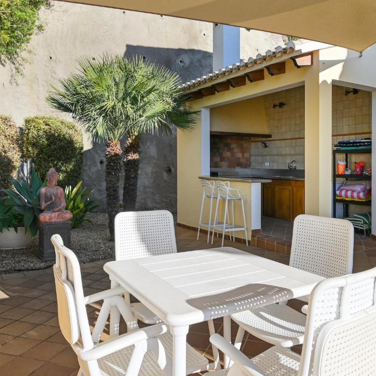 Unique villa in Moraira with infinity pool - Villa de 3 dormitorios - 23