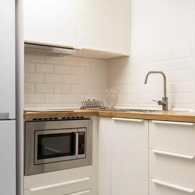 2- Cozy Studio with Terrace Near Center by TuriVida B - One-Bedroom Apartment - 8