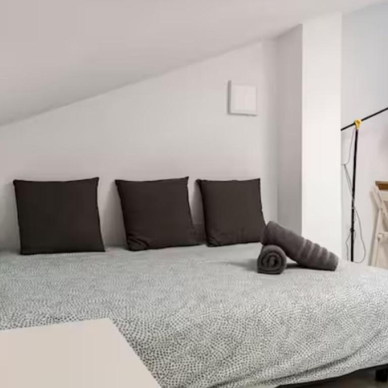 2- Cozy Studio with Terrace Near Center by TuriVida B - One-Bedroom Apartment - 5