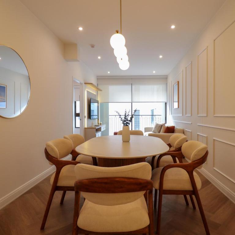 Lord Cochrane by Wynwood House - Two-Bedroom Apartment with Balcony - 11