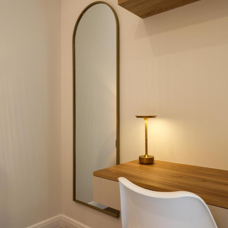 Lord Cochrane by Wynwood House - Two-Bedroom Apartment with Balcony - 4