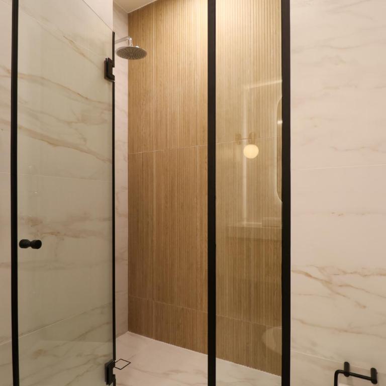 Lord Cochrane by Wynwood House - Two-Bedroom Apartment with Balcony - 19