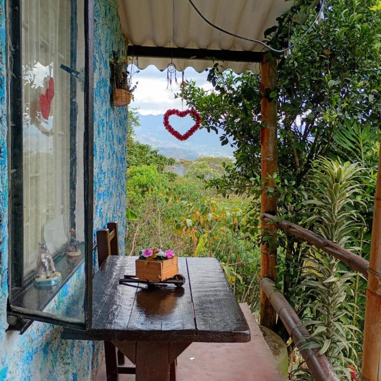 Eco Cabaña en el Campo - Habitación con cama grande y balcón - 20