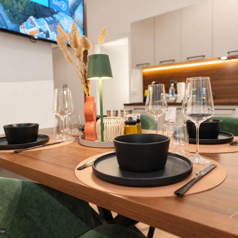 Homely Stay City Apartments - Studio mit Terrasse - 11