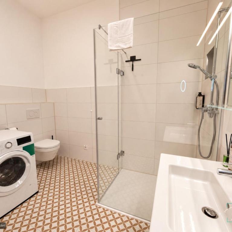 Homely Stay City Apartments - Studio mit Terrasse - 14