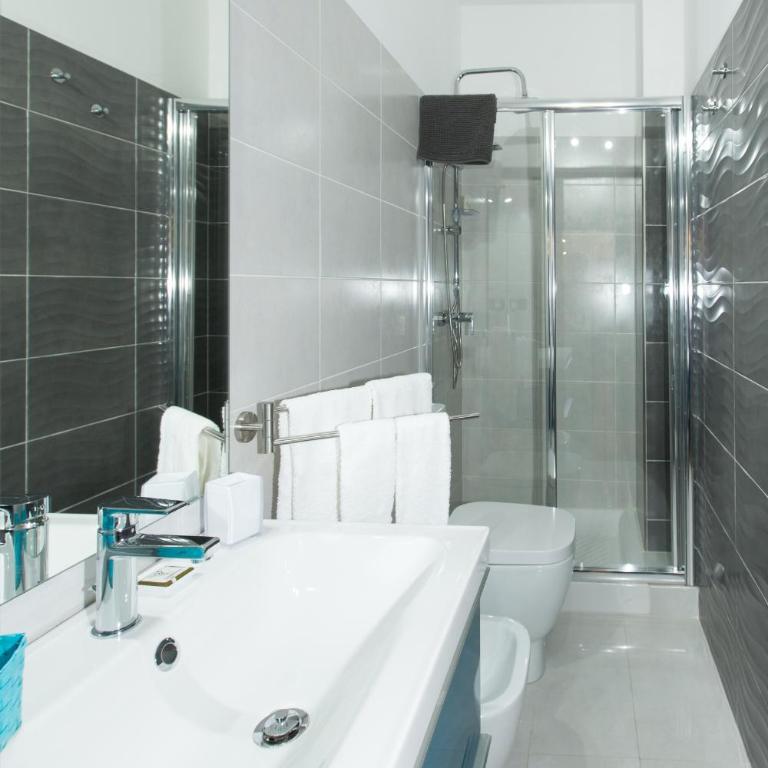 B&B Albergo Sicilia City Center - Camera Matrimoniale con Balcone - 6