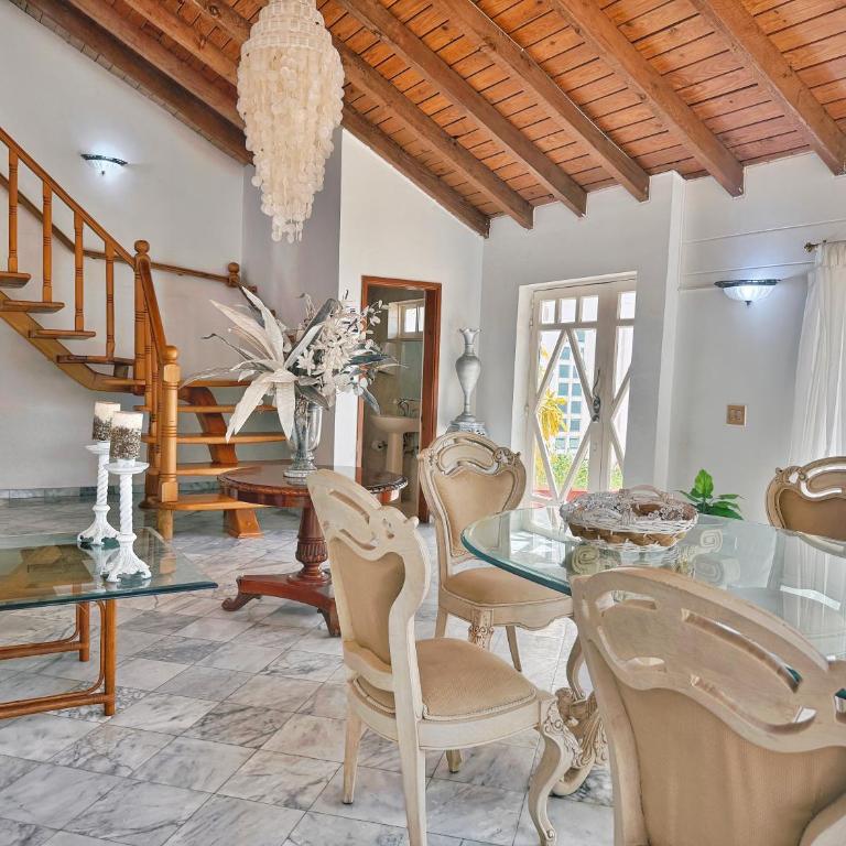 Villa boutique con piscina y vehículo - Casa de 4 dormitorios - 6