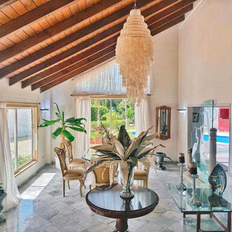 Villa boutique con piscina y vehículo - Casa de 4 dormitorios - 7