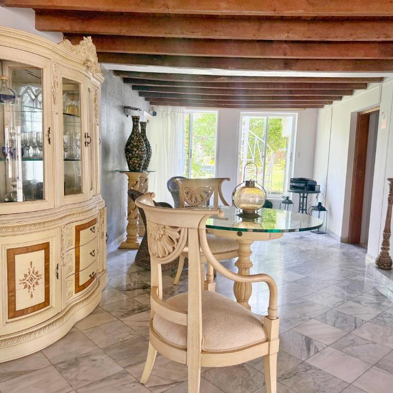 Villa boutique con piscina y vehículo - Casa de 4 dormitorios - 8