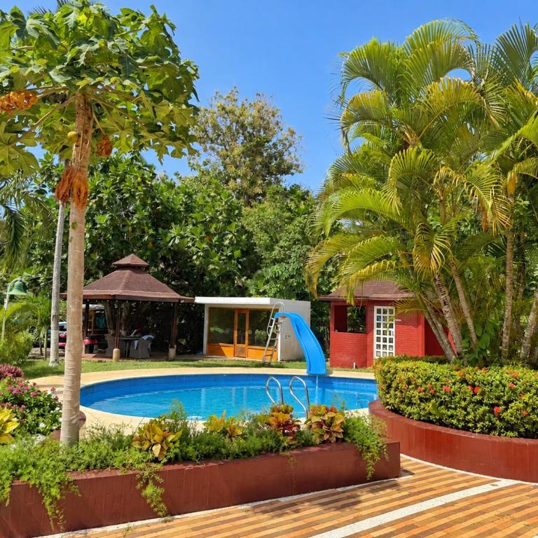 Villa boutique con piscina y vehículo - Casa de 4 dormitorios - 2