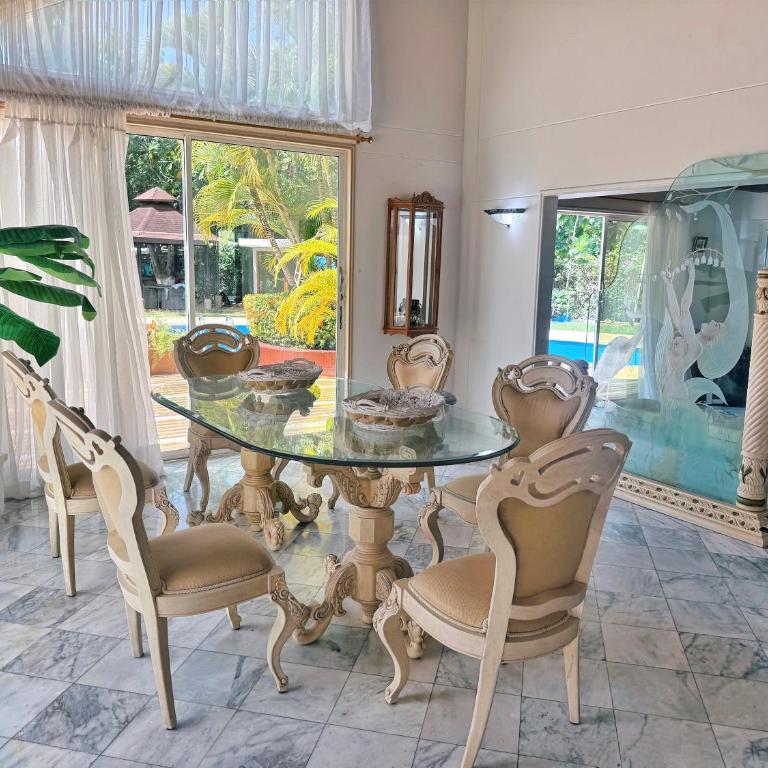 Villa boutique con piscina y vehículo - Casa de 4 dormitorios - 9