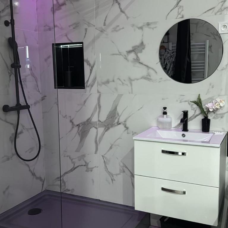 Suites&Spa 2 Suites 2 Jacuzzi 1 Sauna by L Amaryllis - Appartement 2 Chambres - 17