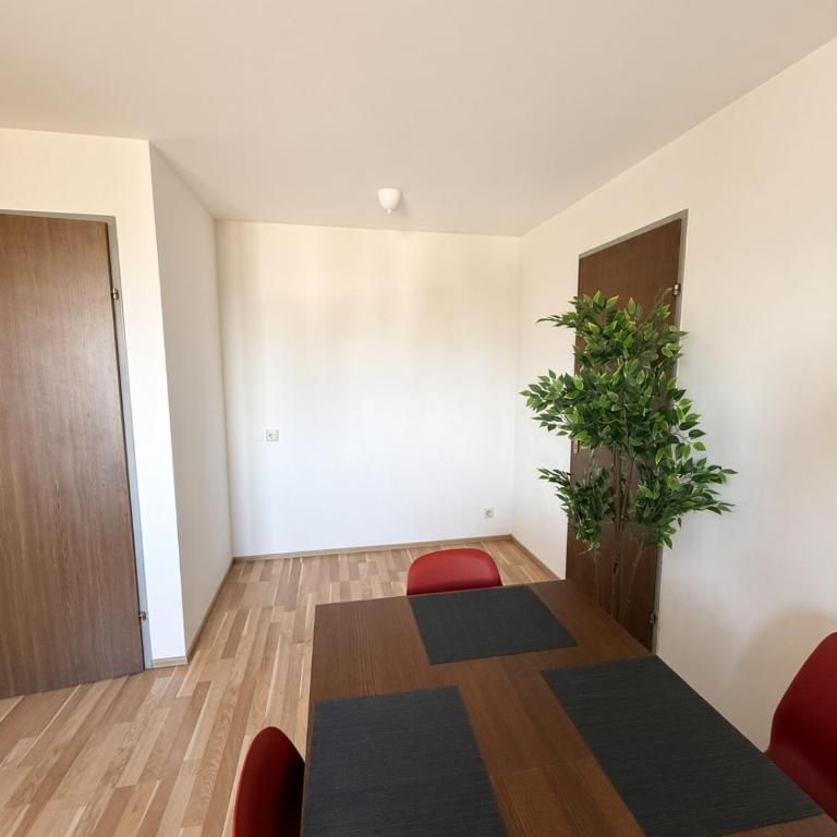 3 Bedroom Central Premium Apartment - Free Parking - Deluxe Apartment - 13