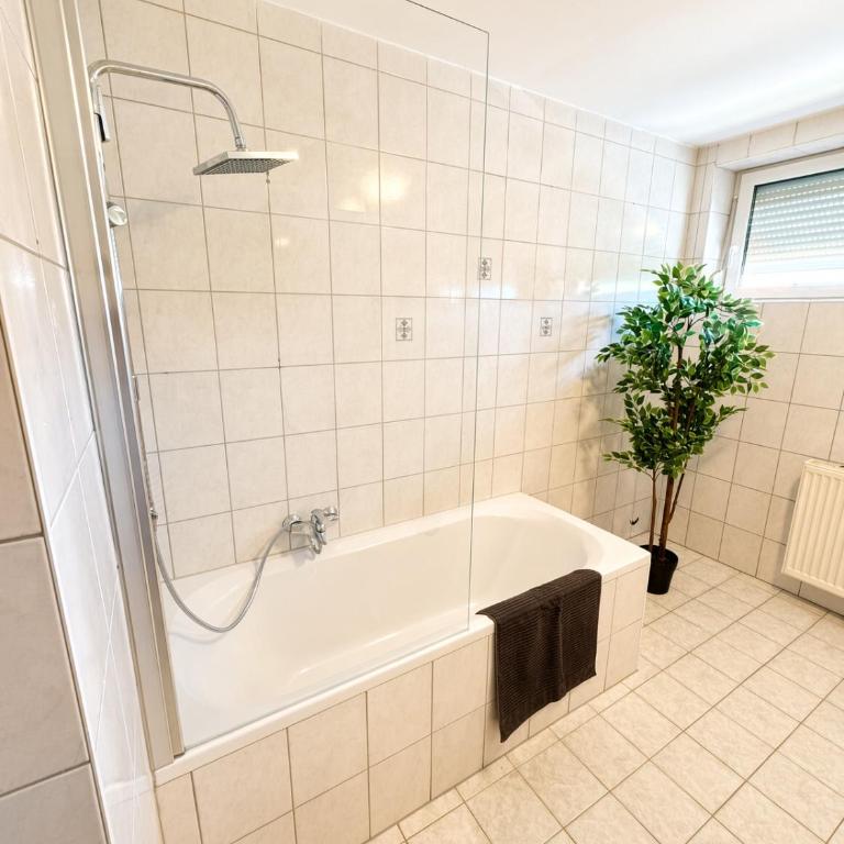 3 Bedroom Central Premium Apartment - Free Parking - Deluxe Apartment - 21