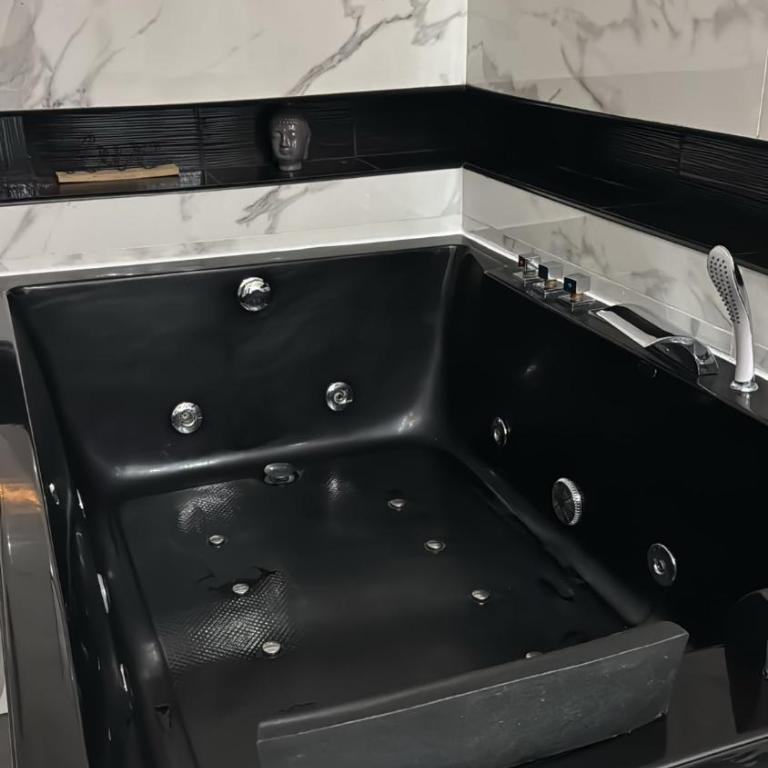 Suites&Spa 2 Suites 2 Jacuzzi 1 Sauna by L Amaryllis - Appartement 2 Chambres - 23