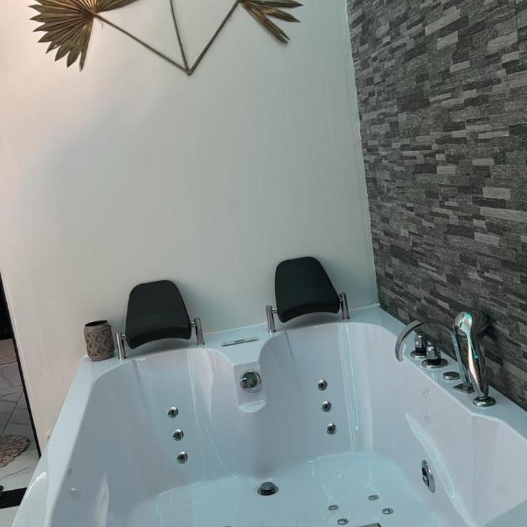 Suites&Spa 2 Suites 2 Jacuzzi 1 Sauna by L Amaryllis - Appartement 2 Chambres - 20
