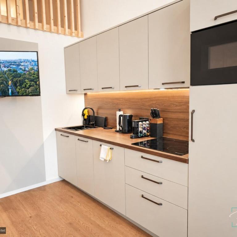 Homely Stay - Modern TownHouse - Deluxe Apartment mit Balkon und 2 Schlafzimmern - 5