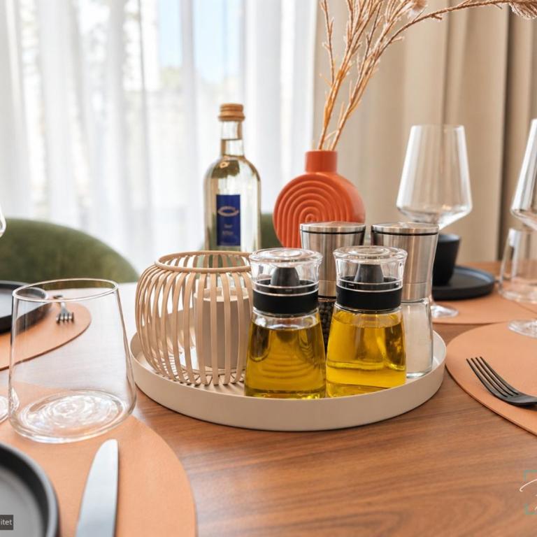 Homely Stay - Modern TownHouse - Deluxe Apartment mit Balkon und 2 Schlafzimmern - 10