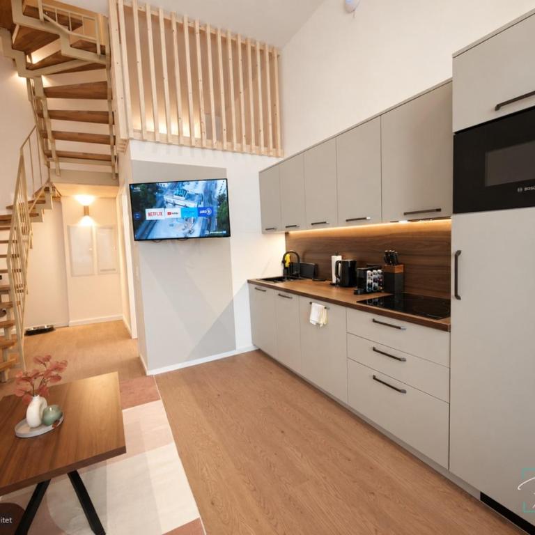 Homely Stay - Modern TownHouse - Deluxe Apartment mit Balkon und 2 Schlafzimmern - 12